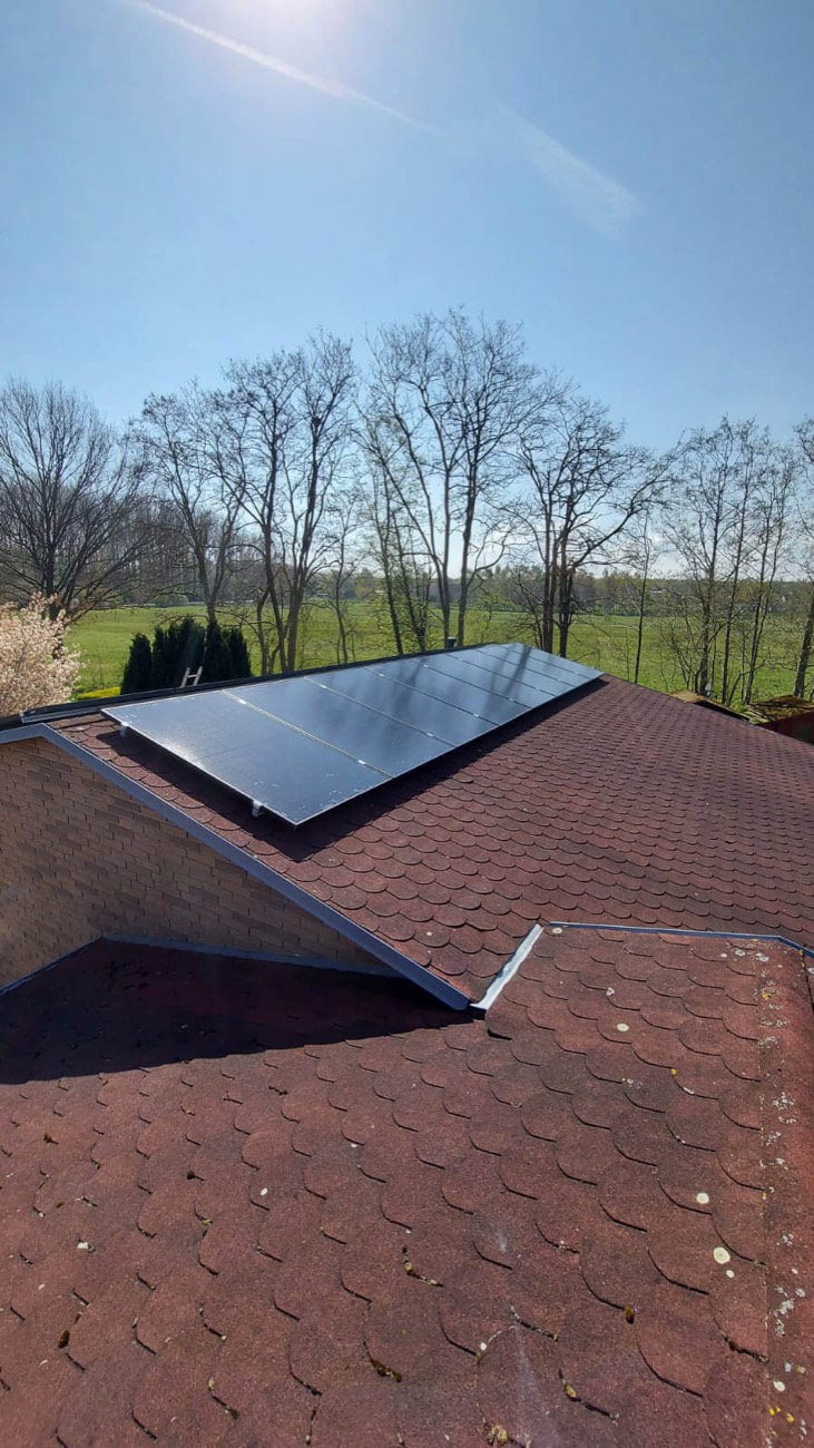 PV-Anlage auf einem Ferienhaus – Strom für Wärmepumpe und E-Auto
