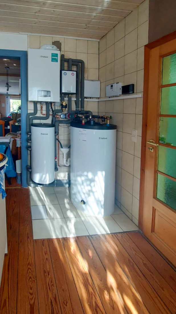 Hybridheizungsanlage im Technikraum – Referenzprojekt Raum Lübeck