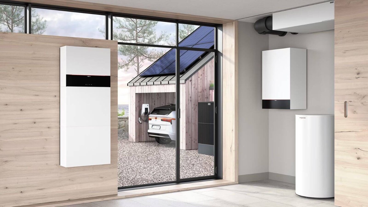 Moderner Batteriespeicher im Hauswirtschaftsraum